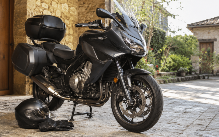 Controllo dei freni moto prima di un giro lungo